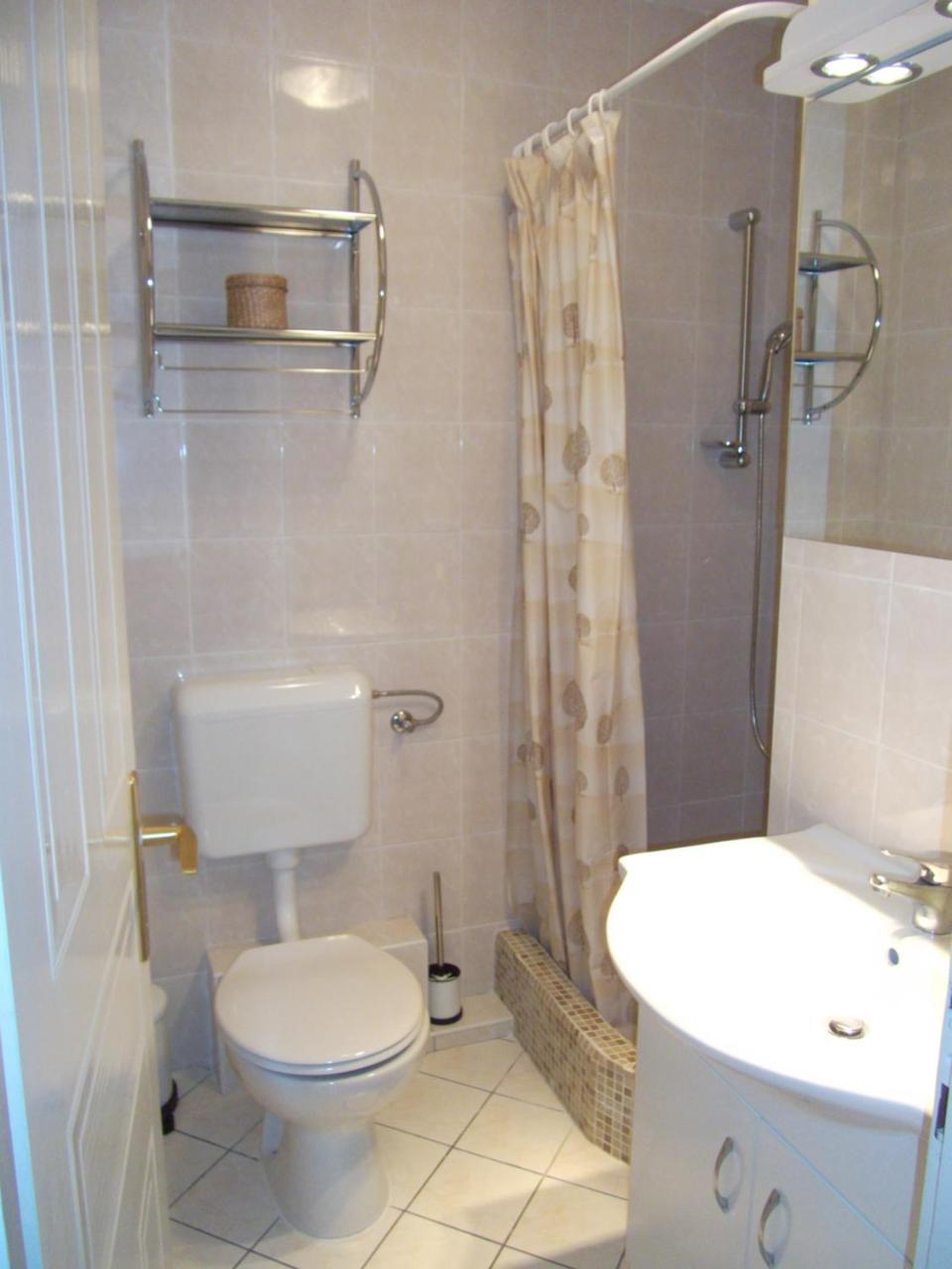 Rozsa Apartman Heviz Exterior photo